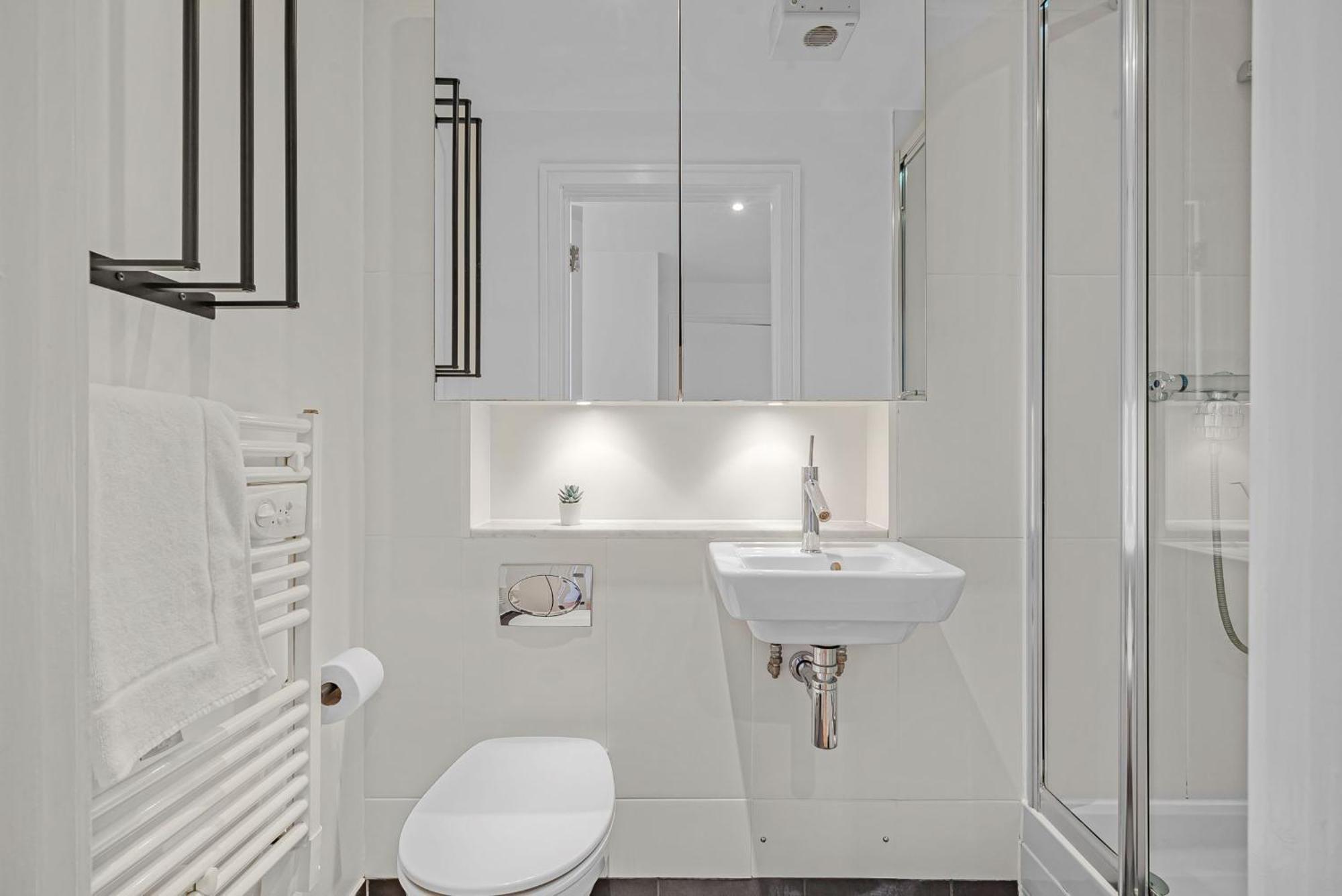 King'S Cross - 2Br With Terrace - Cityapartmentstay London Exteriör bild