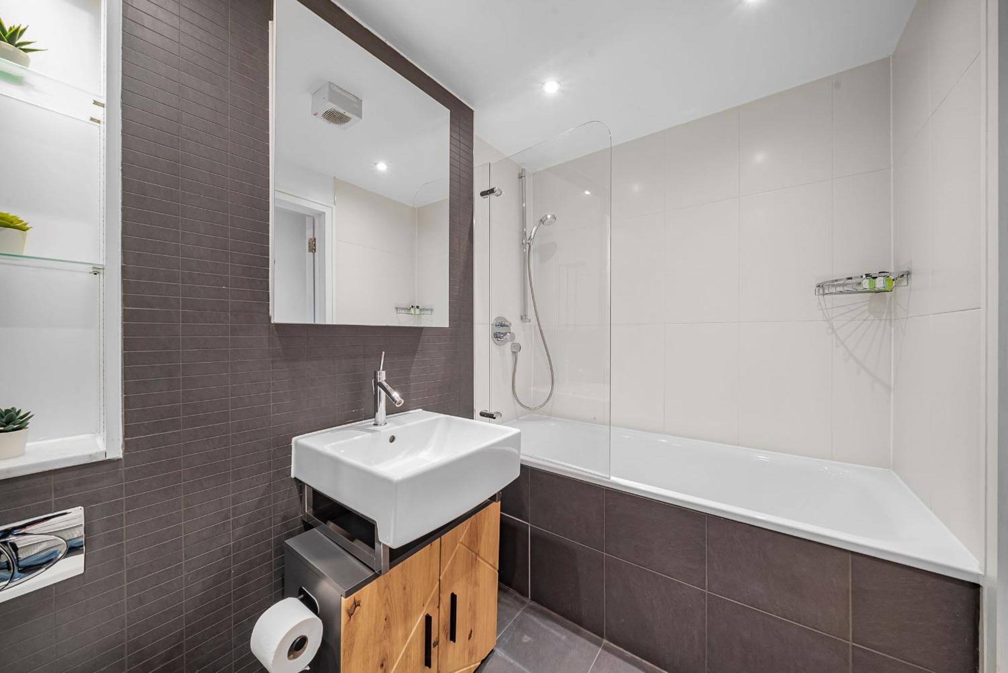 King'S Cross - 2Br With Terrace - Cityapartmentstay London Exteriör bild